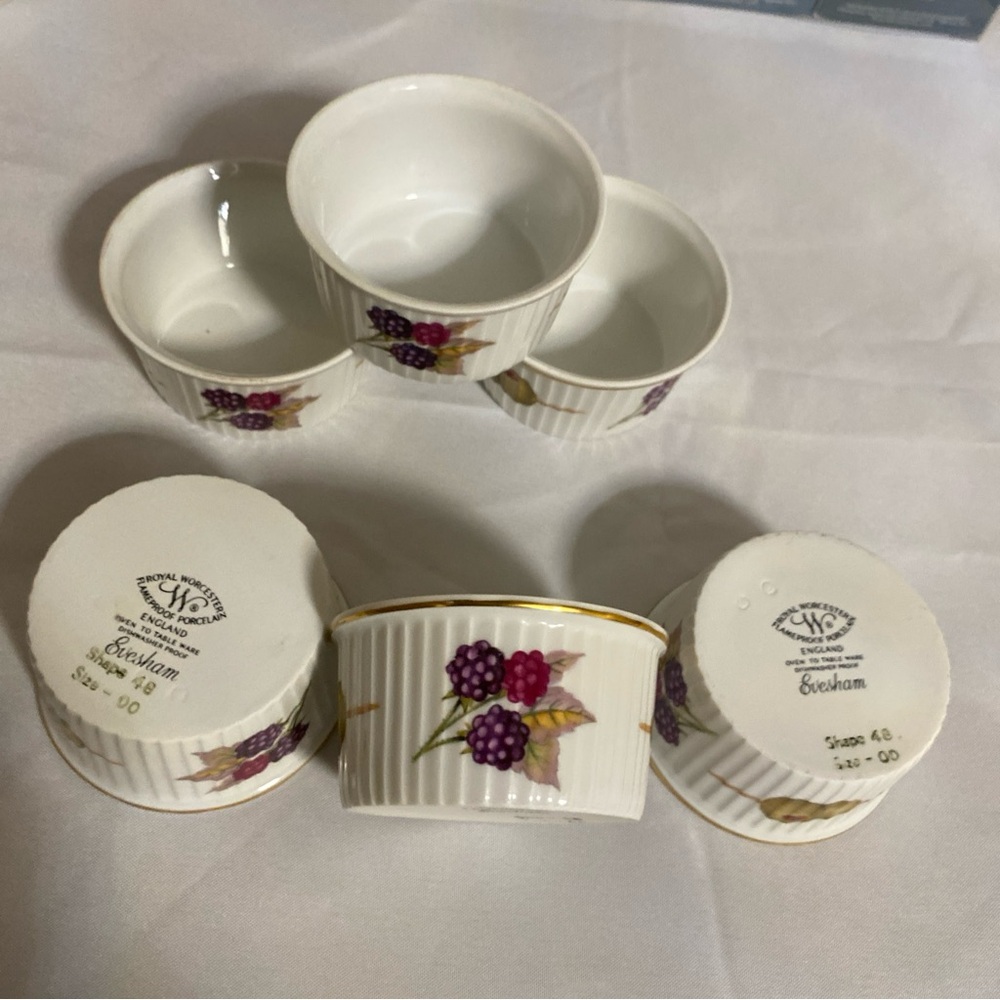 ROYAL WORCESTER PORCELAIN RAMEKIN SET OF 6 EMBELLISHED W OLIVES GRAPES BOWLS